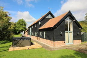 Old Oak Barn - Beautiful barn conversion with wonderful Jacuzzi hot tub